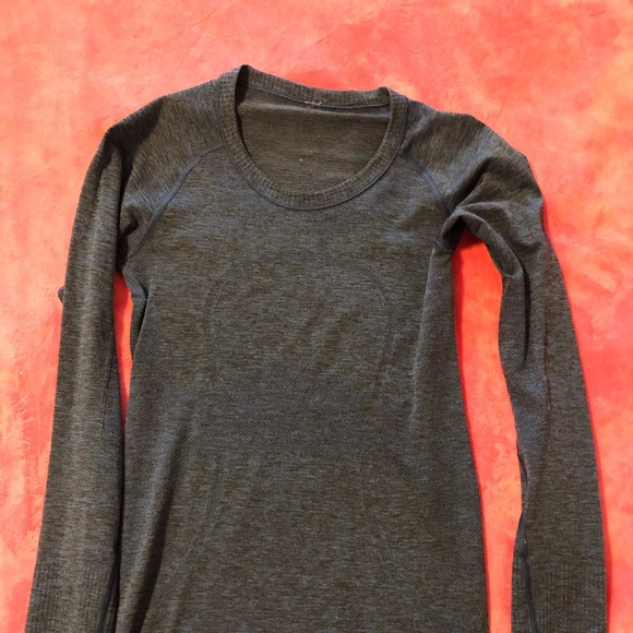 lululemon long sleeve - Picture 1 of 3
